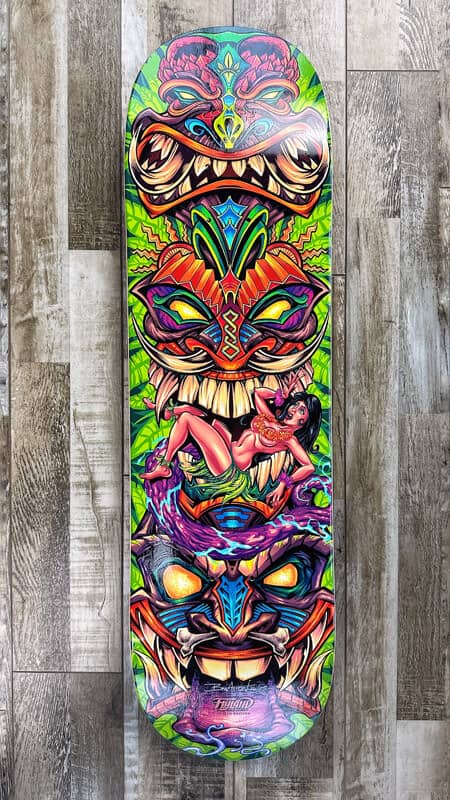 Tiki Totem skateboard illustrati